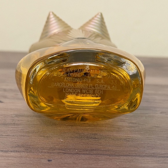 JEAN PAUL GAULTIER
Gaultier Divine Eau de Parfum with Salt and White Florals - Picture 3 of 3